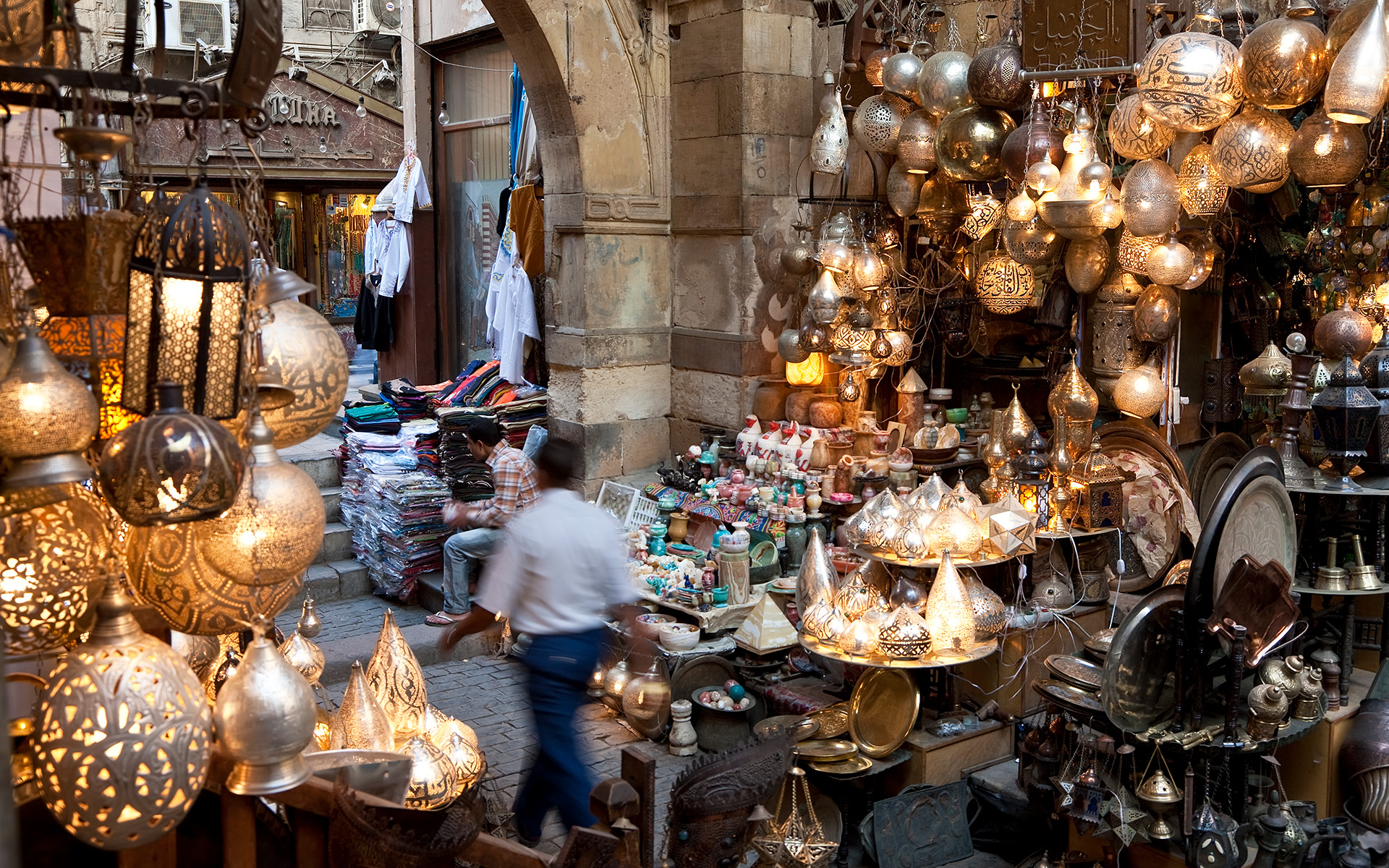 Street market in Cairo selling decorative objects.