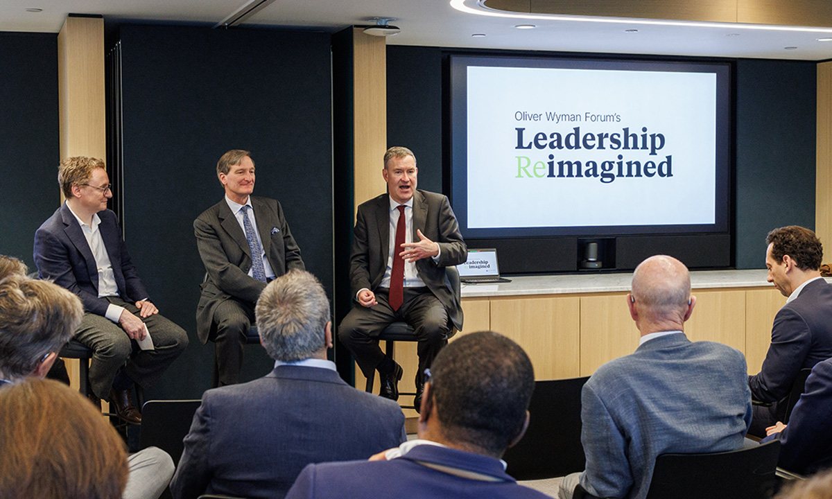 Dominic Grieve (center) and David Gauke (left) discuss the potential business impact of the UK general election with Oliver Wyman Partner Chris McMillan 